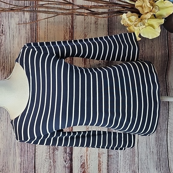 NEW NAUTICA BLUE AND WHITE STRIPED 3/4 CUFF SLEEVE PULLOVER TEE - Picture 2 of 12